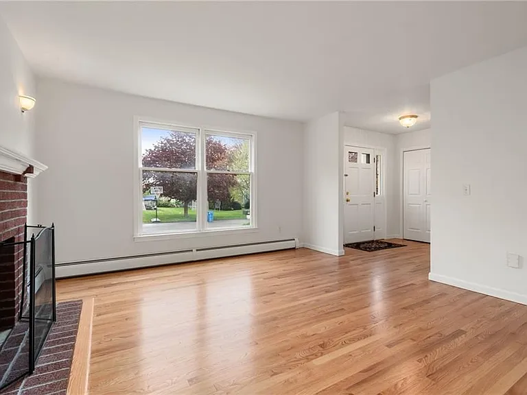 43 Bluegrass Dr — Photo 8