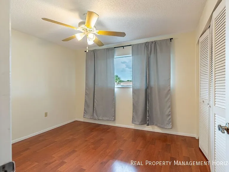 251 Fenwick Dr #14 — Photo 17
