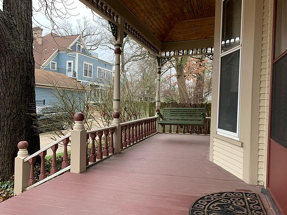 3rd image of 60 Portsmouth Pl NE