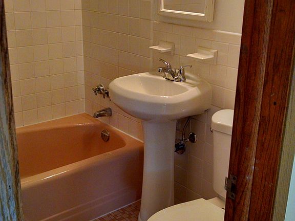 4th image of 2400 Larpenteur Ave W #11B