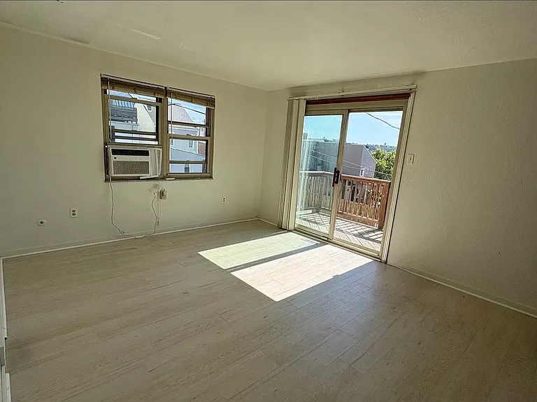 1966 W Beckert Ave #2 — Photo 3