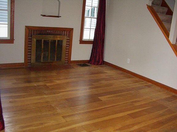 2nd image of 118 E Jeffrey Pl