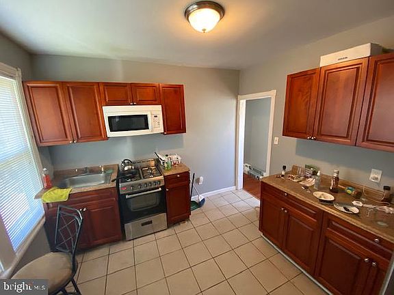 3rd image of 46 W Greenwood Ave