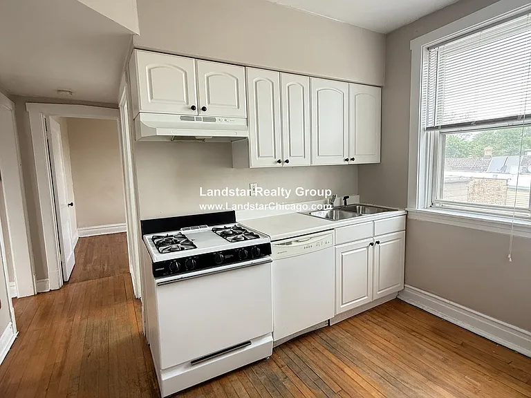 3052 W Berteau Ave #3 — Photo 9