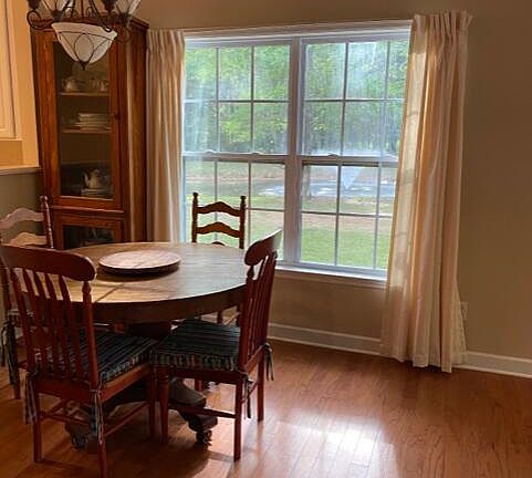 4th image of 300 Chinquapin Dr