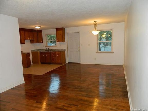 3rd image of 407 Eastside Dr