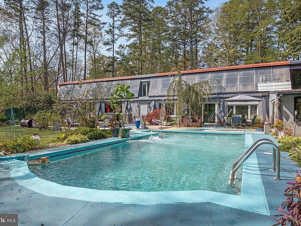 1st image of 863 McKendimen Rd