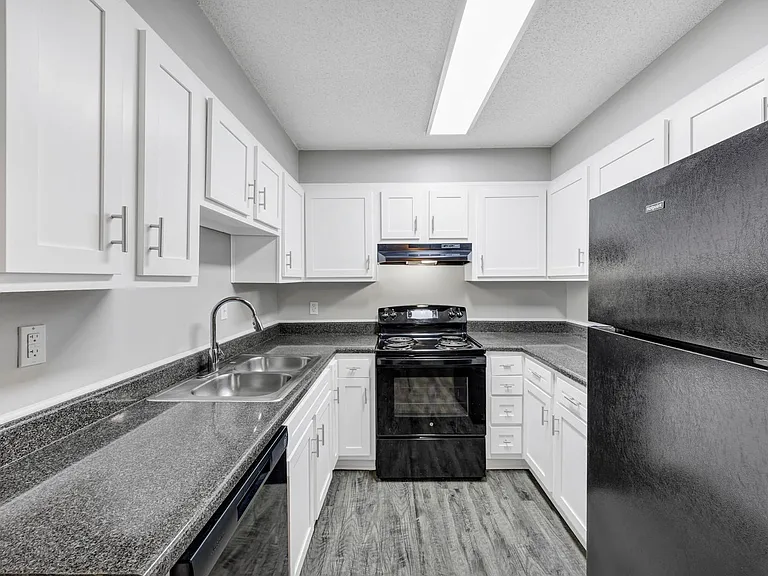 Landmark Woods Apartment Homes — Photo 49