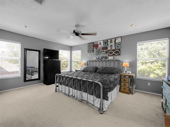 3rd image of 6015 Vista Ln