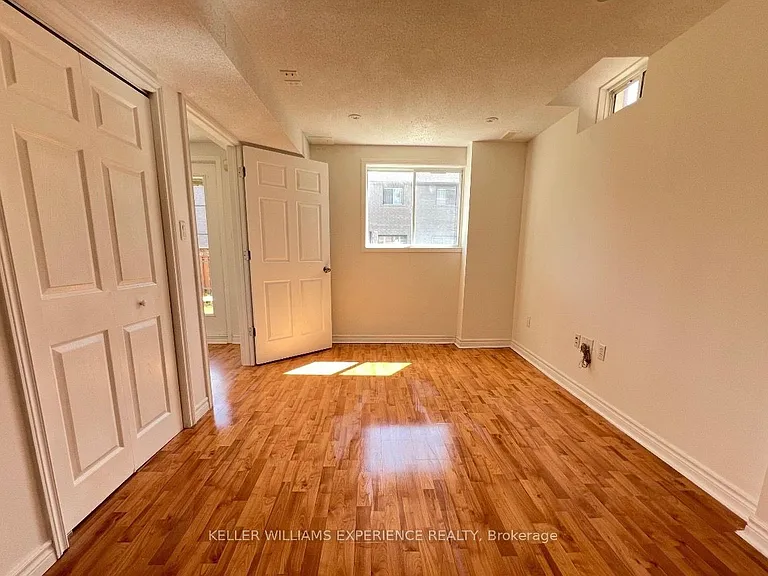 44 Alpine Cres #BASEMENT — Photo 3