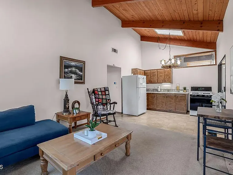 4290 Aspen Ln #B — Photo 8