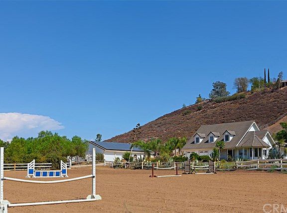 4th image of 38160 Avenida La Cresta
