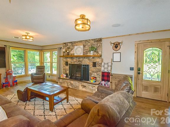 5th image of 336 Hillside Rd
