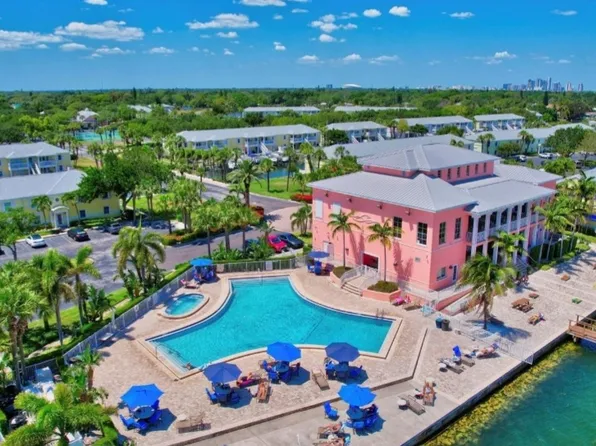 5121 Coquina Key Dr SE, Saint Petersburg, FL