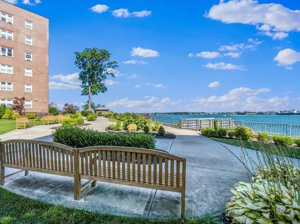 162-01 Powells Cove Boulevard image 25 of 27