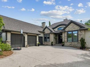 55 W Wentwillow Ln SW, Calgary, AB T3H 5W7