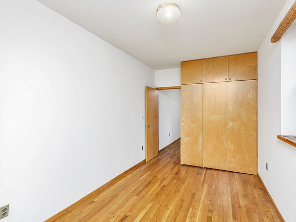 4th image of 513 E 87th St #4R