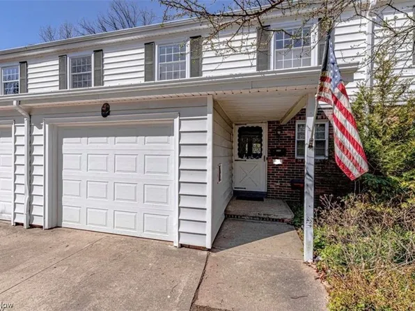 37 E Carriage Dr, Chagrin Falls, OH 44022