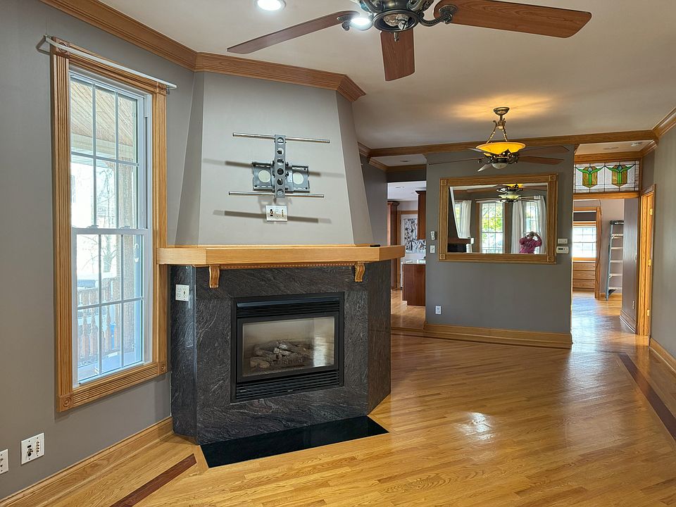 Living Room and Dining Room
Gas Fire place, Television mount