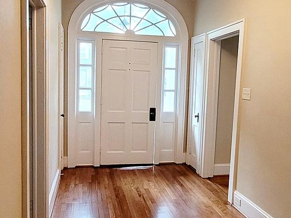 3rd image of 413 Jennings Ave