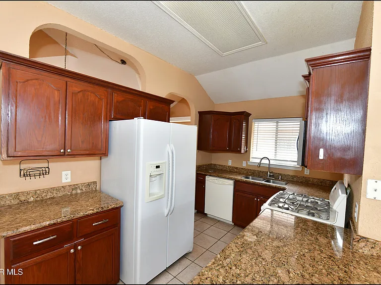 7737 Plaza Azul Rd — Photo 10