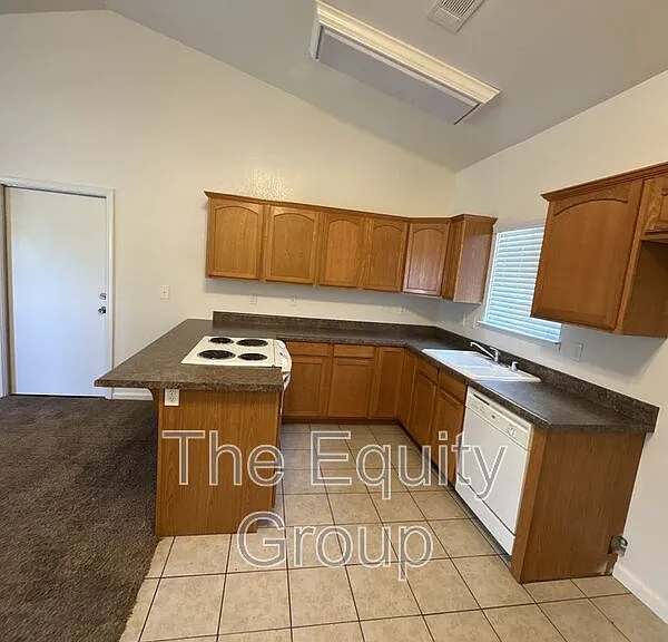 1319 S Crowe St #D — Photo 4