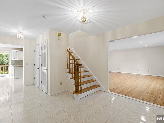 2nd image of 401 11th St