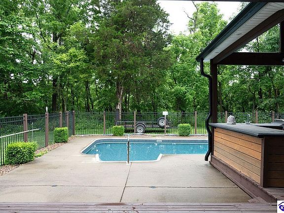 3rd image of 80 Mayfield Ct
