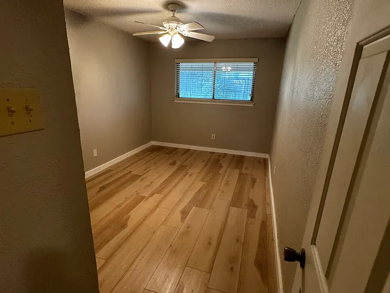 1601 White Oak Ct — Photo 10