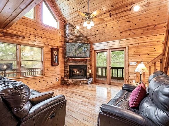 5th image of 225 Hiawatha Trl