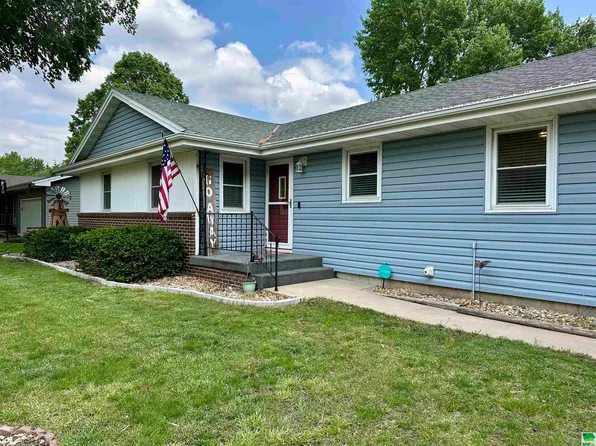 1109 Oneida St, Storm Lake, IA 50588