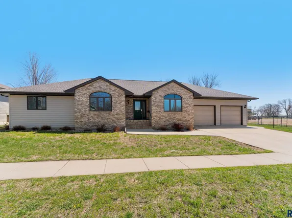 620 S Elm St, Lennox, SD 57039