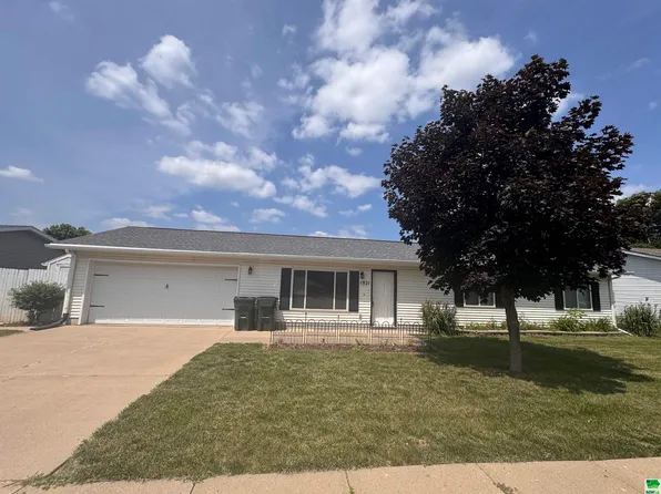 1921 Fairbanks St, Sioux City, IA 51109
