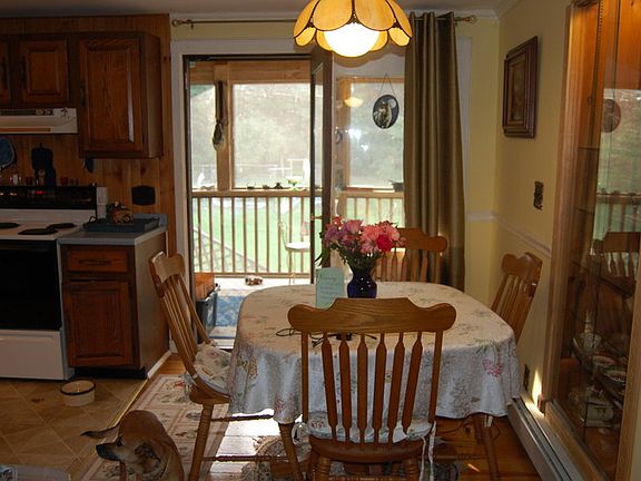 small dining area : open concept attached to kitchen. Glass doors to screened in porch and back yard