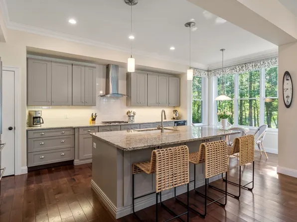39 Highview Rd, Plymouth, MA 02360