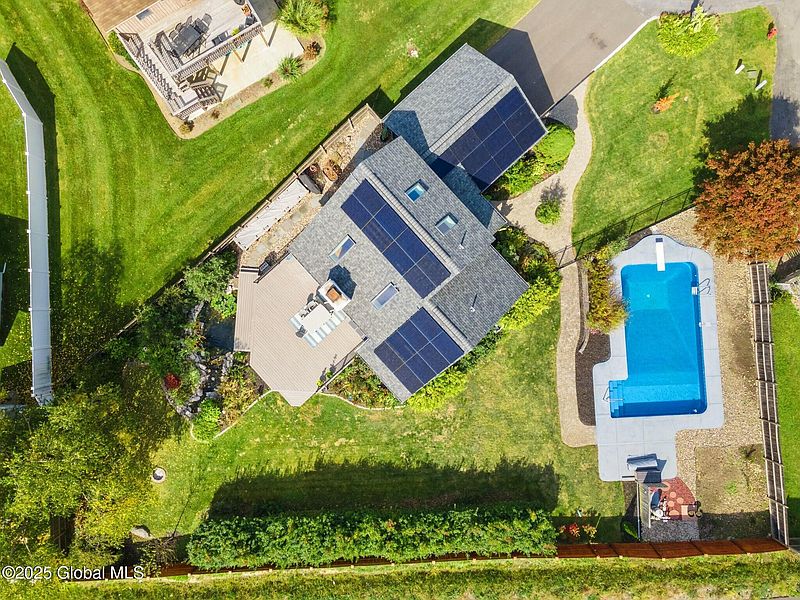 2nd image of 6 Cedarcrest Drive