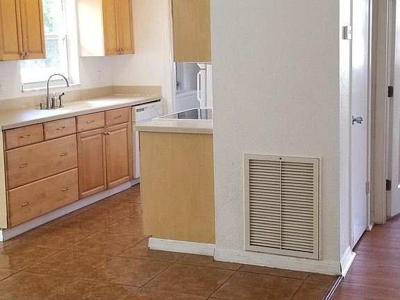 2nd image of 2133 Gardenia Cir W