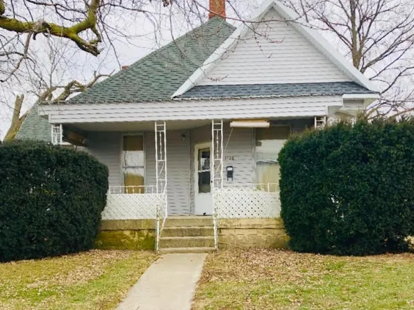 1112 S 19th St, Mattoon, IL 61938