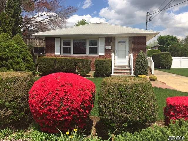 1st image of 11 Sherman Ct