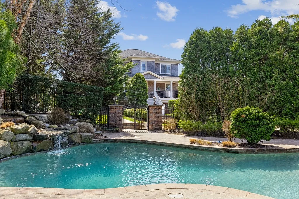 Outstanding Bay View South--Time Frames And Prices Below — Photo 1