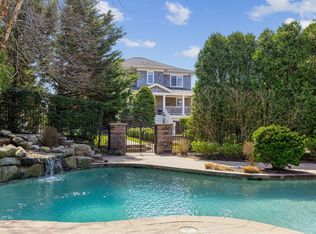 18 Cedar Dr, Southampton, NY 11968