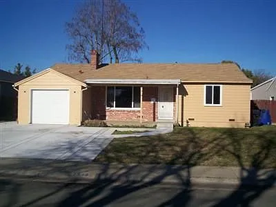 2515 33rd Ave photo 1