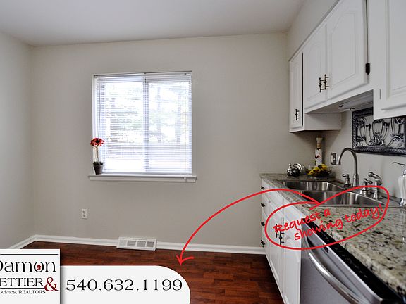 3rd image of 4744 Casper Dr NE