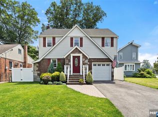 4 Saint Ann Pl, Rochelle Park, NJ 07662