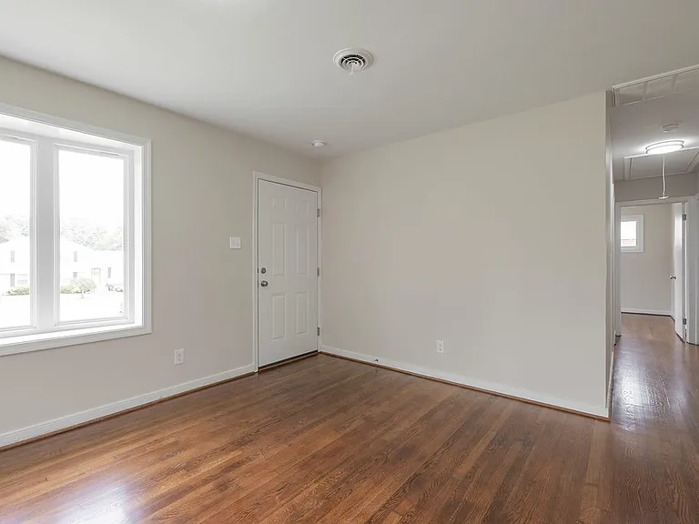 8711 Lakefront Dr — Photo 5