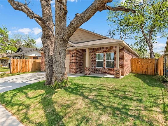 4th image of 804 N Chandler Dr