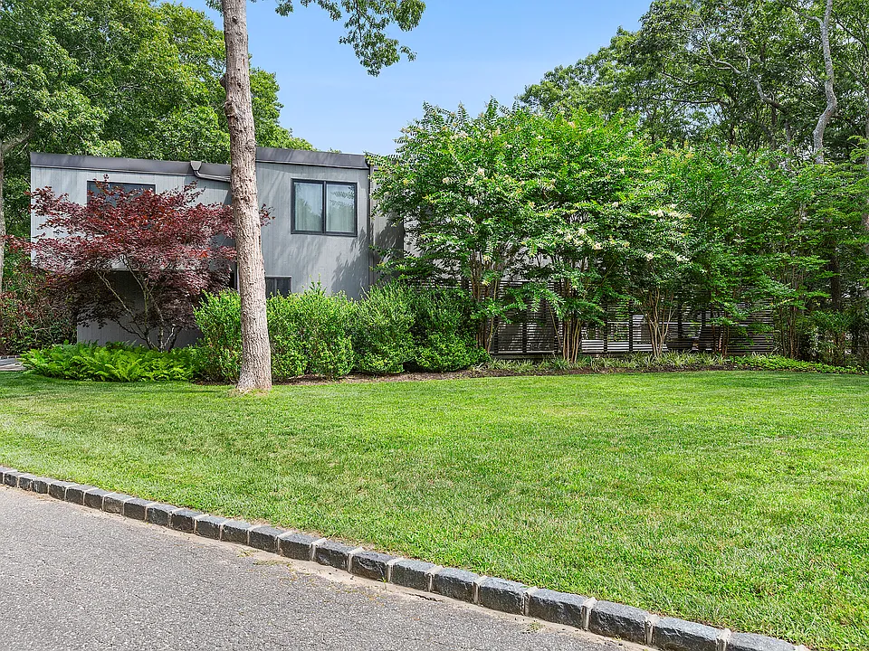 6 Woodland Way