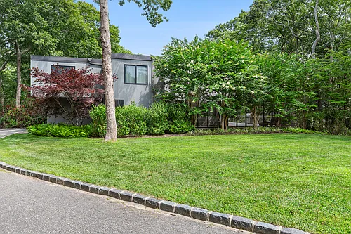 6 Woodland Way Photo 1