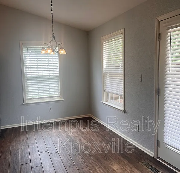 1333 Willmann Ln — Photo 5