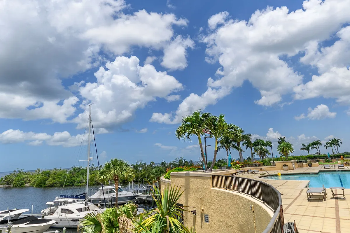 Building Photo - 3313 Sunset Key Cir #701